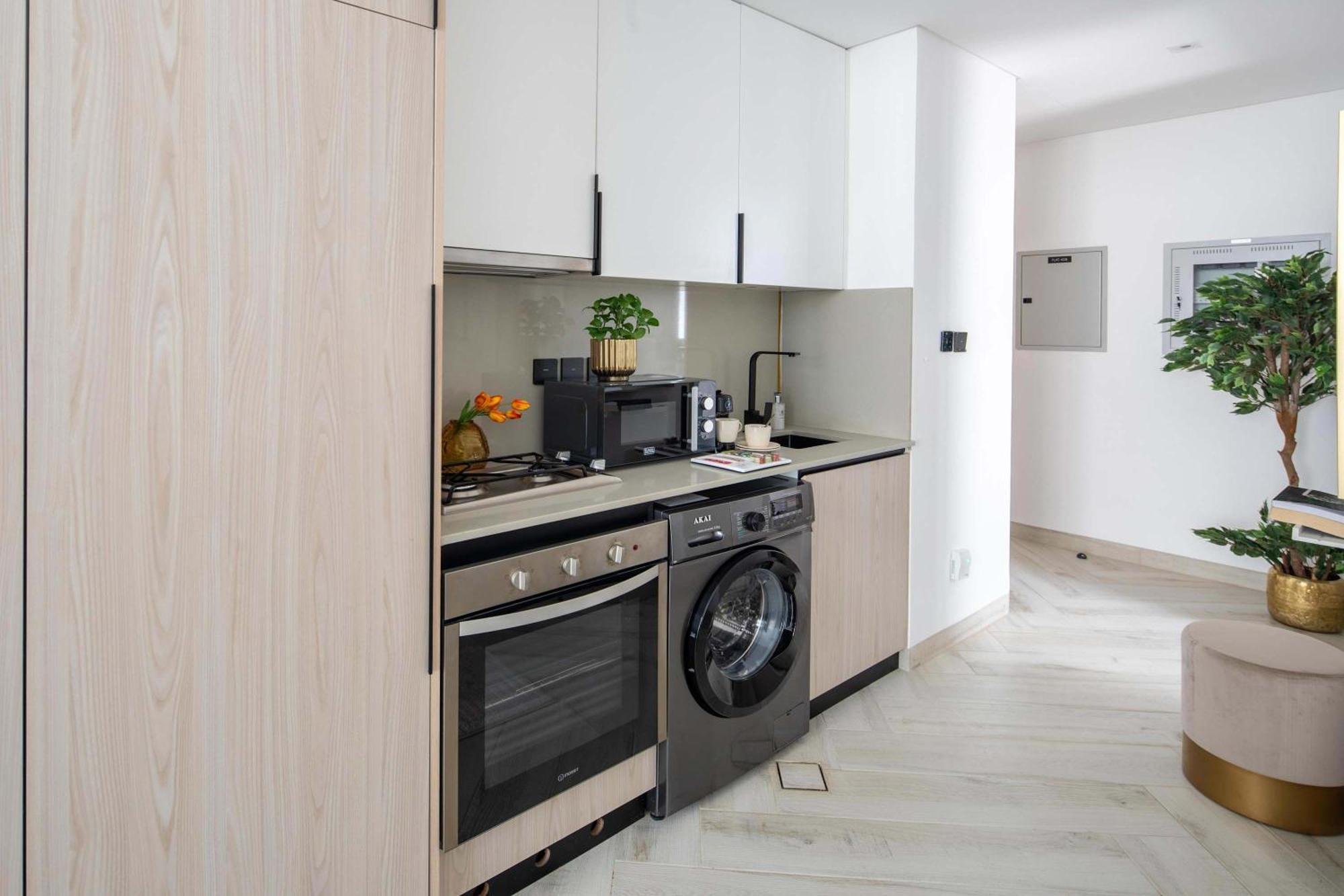 Frank Porter - Empire Residences Apartment *
